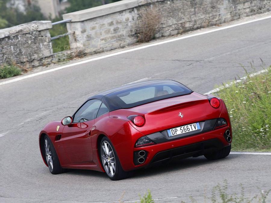  Ferrari California HELE 2010 года  (фото 19 из 24)